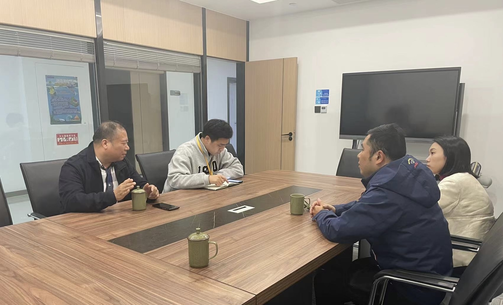 雙嶼街道黨工委委員、紀工委書記葉鋒一行赴面粉公司考察調(diào)研